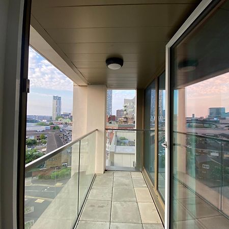 Private Suite In Luxury Shared Apartment 런던 외부 사진